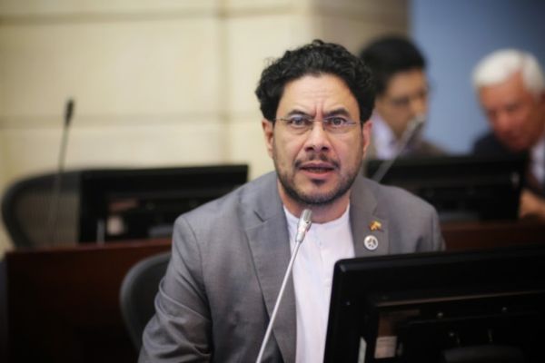 Iván Cepeda, exsenador de la República de Colombia. Foto tomada desde la página del senado. 