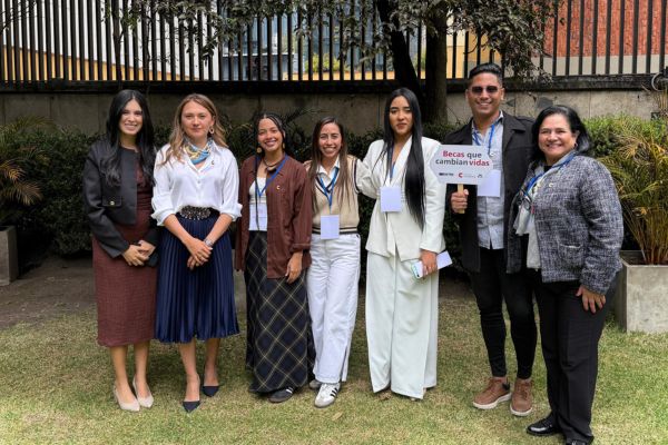Egresados de la Universidad del Magdalena que fueron seleccionados en la sexta edición del Programa de Becas Institucionales Icetex – Fundación Carolina, en Madrid, España. Foto Unimagdalena 