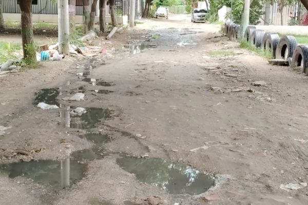 Los habitantes también piden claridad sobre el futuro plan de pavimentación de las vías del sector. Foto derechos reservados EL INFORMADOR  