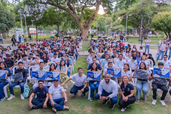 Los primeros 186 computadores serán destinados para estudiantes beneficiarios del programa Talento Magdalena y otros 54 para beneficiarios del Programa Talento Santa Marta. Foto Unimagdalena