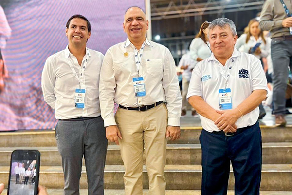 El alcalde Carlos Pinedo Cuello y el director del Instituto Distrital de Turismo -Indetur-, José Domingo Dávila, entre otros participantes. Foto Alcaldía 