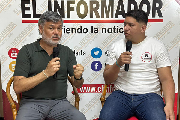 Luis Santana Galeth, candidato a la gobernación para las elecciones atípicas en compañía de Luis Saumeth, periodista de EL INFORMADOR, en la sala de tertulias ‘Pepe Vives De Andréis’. Todos los derechos reservados EL INFORMADOR 