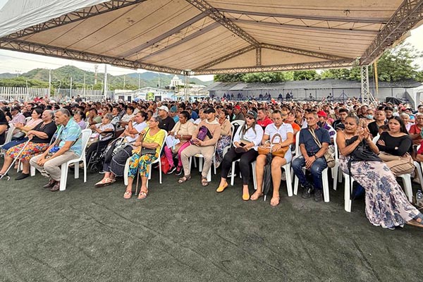 Más de mil víctimas del conflicto armado fueron indemnizadas en Santa Marta en un acto histórico de reparación y reconciliación. Foto Alta consejería para la Paz y el Conflicto 