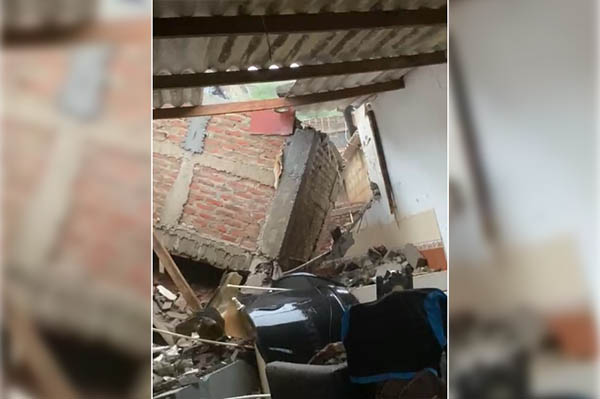 En el barrio Las Vegas, ubicado en el sector de la Avenida del Río, se registró el derrumbe de una vivienda que dejó múltiples afectaciones y considerables pérdidas materiales. Foto cortesía En el barrio Las Vegas, ubicado en el sector de la Avenida del Río, se registró el derrumbe de una vivienda que dejó múltiples afectaciones y considerables pérdidas materiales. Foto cortesía