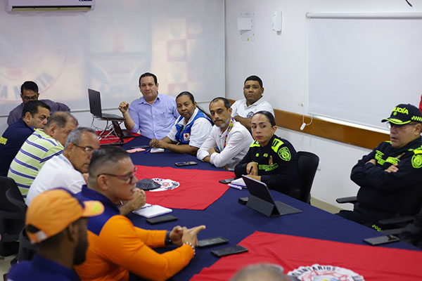 Autoridades distritales atendieron múltiples emergencias en Santa Marta tras el fuerte aguacero afectando más de 30 barrios y destruyendo cuatro viviendas. Foto Alcaldía 