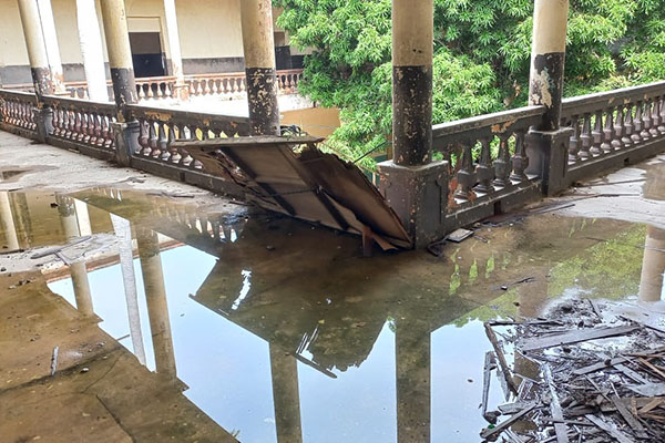 El reciente aguacero caído en Santa Marta dejó anegada completamente la segunda planta de la edificación, lo que se le suma al estado de abandono en el que está. Foto derechos reservados/EL INFORMADOR El reciente aguacero caído en Santa Marta dejó anegada completamente la segunda planta de la edificación, lo que se le suma al estado de abandono en el que está. Foto derechos reservados/EL INFORMADOR