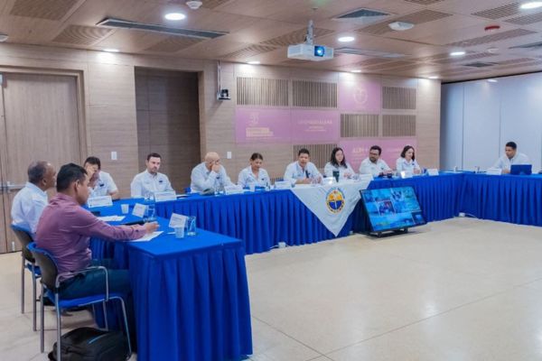 Pablo Vera Salazar, rector de la institución, en compañía de los vicerrectores y cuerpo directivo, realizando la presentación institucional. Foto Unimagdalena 