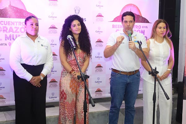 Yannai Kadamani, ministras de las culturas, artes y saberes; Camilo George, secretario de Gobierno y Lina Sánchez, secretaria de Culturas, entre otros. Foto derechos reservados EL INFORMADOR 