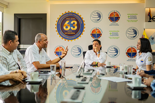 Pablo Vera Salazar, Rector de Unimagdalena, en una de las reuniones con directivos universitarios, docentes, estudiantes, graduados, empleadores y grupos de investigación, en el marco de la visita de los pares académicos del CNA. Foto Unimagdalena