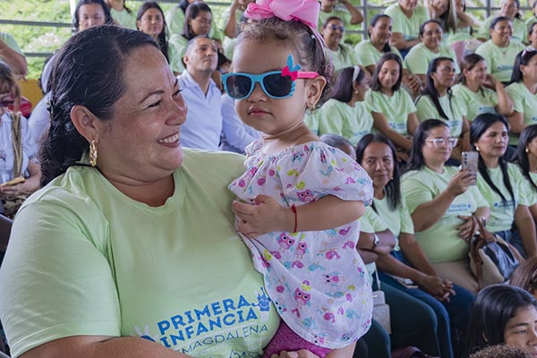 Amor que educa: las madres comunitarias construyen un futuro lleno de ternura y cuidado, dejando huella en cada niño y niña que acompaña su corazón. Foto Unimagdalena Amor que educa: las madres comunitarias construyen un futuro lleno de ternura y cuidado, dejando huella en cada niño y niña que acompaña su corazón. Foto Unimagdalena