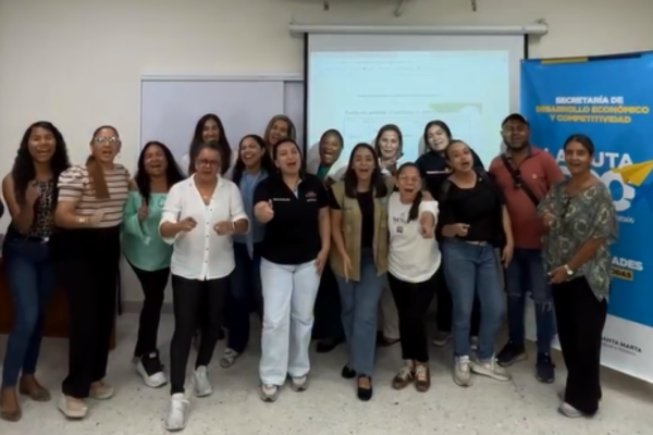 Esta iniciativa empezó con un ciclo de capacitaciones enfocadas en modelo de negocio, inteligencia artificial aplicada a las ventas y marketing de alto impacto. Foto Alcaldía 