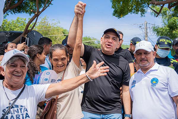 El Alcalde Carlos Pinedo Cuello sigue llegando a los territorios en la implementación del programa ‘Alcaldía al Barrio’. Foto Alcaldía 