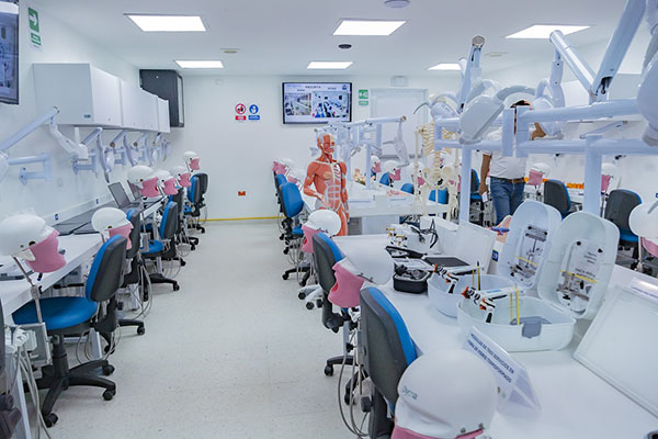 Con estas acciones, se busca optimizar el desarrollo de prácticas formativas, fortaleciendo los programas académicos de Odontología y Técnico Laboral en Auxiliar en Salud Oral, Enfermería y Medicina. Foto Unimagdalena