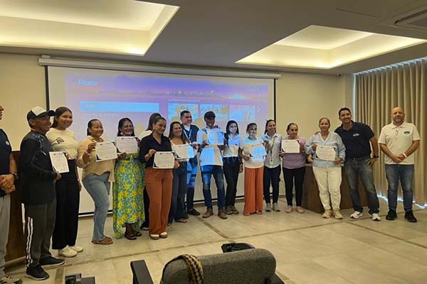  Corpamag y la Fundación Museo del Mar socializaron en Senda Kokkos Beach los avances de los proyectos PRAE y PROCEDA, con participación de aliados estratégicos y emprendedores locales. Foto/ Corpamag