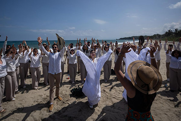 El círculo de la palabra marcó el inicio del ‘Reencuentro en el Corazón del Mundo’, con la participación de sabedores indígenas, músicos y cantaoras de la región Caribe. Foto MinCultura 