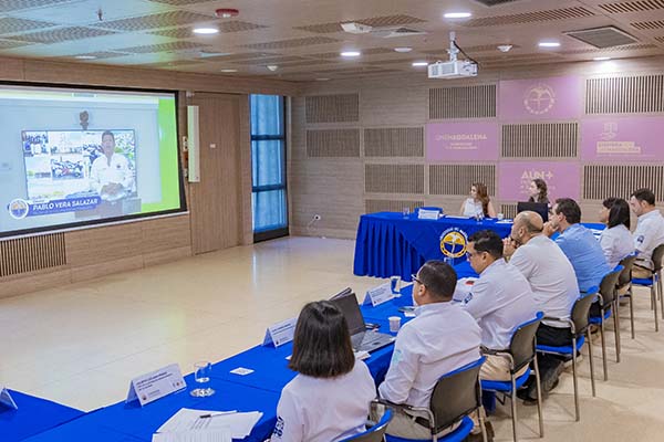 Las pares evaluadoras escucharon atentamente cada una de las presentaciones de los directivos y docentes de Negocios Internacionales, en las cuales se evidencian los avances que ha tenido este programa académico. Foto Unimagdalena 
