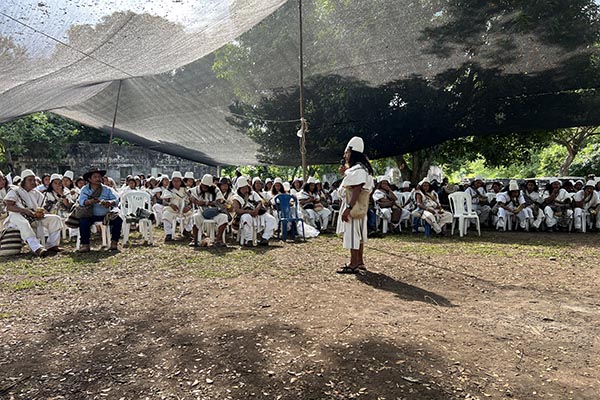 Asistentes a la Asamblea del pueblo Arhuaco en el predio La Anastasia. Foto Cortesía Cabildo Arhuaco Magdalena y La Guajira