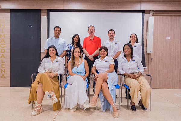 Los pares, la doctora María Patricia González Obregón (par coordinadora) y el doctor Luis Alfonso Díaz Martínez (par académico), destacaron el alto sentido de pertenencia de los estudiantes, docentes y graduados del programa.