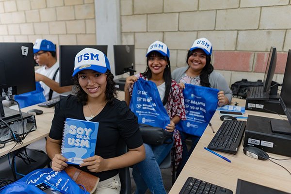 Jóvenes estudiantes de la Institución Universitaria de Santa Marta. Foto USM 