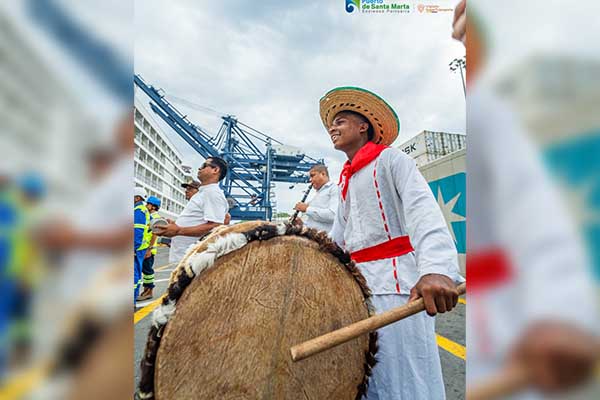 Los visitantes fueron recibidos con danzas folclóricas representativas de nuestro país. Foto Puerto de Santa Marta