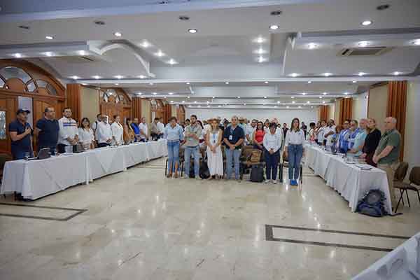  La reunión contó con la presencia de autoridades indígenas, civiles y representantes diplomáticos de Países Bajos, Irlanda y Canadá. Foto Defensoría del Pueblo