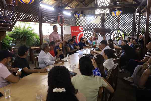 Habitantes y empresarios del sector de Bellavista expusieron las afectaciones por los malos olores y las inundaciones con aguas residuales, durante una mesa de trabajo con delegados del Distrito y la Essmar.
