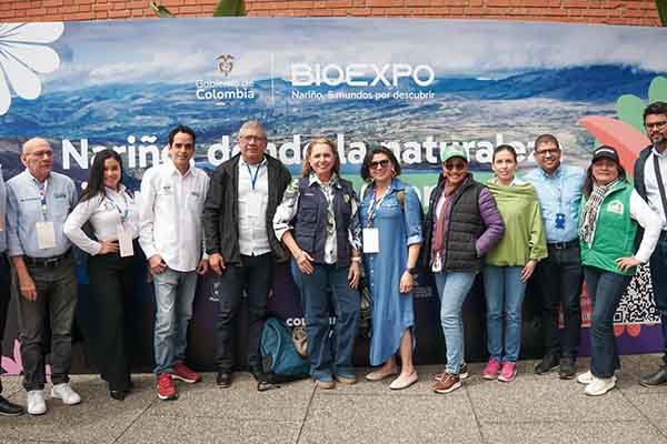 Los representantes de Santa Marta exhibieron productos y servicios que integran valor económico con buenas prácticas ambientales, reflejando la visión del Distrito de consolidarse como una ciudad que progresa sin perder su esencia natural. Foto Alcaldía 