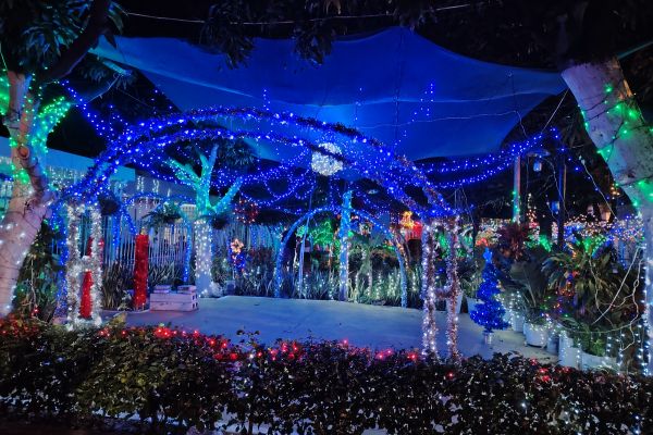 Uno de los sectores que más ha evidenciado la Navidad con el encendido de luces es la urbanización Curinca, al suroriente de Santa Marta. Foto derechos reservados EL INFORMADOR