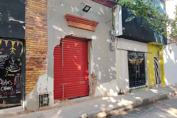 Intervención irregular en la fachada del inmueble donde operó el restaurante Toro Negro, en el Centro Histórico de Santa Marta. Foto derechos reservados EL INFORMADOR 