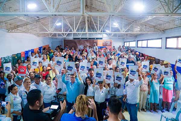Familias celebraron la adquisición de sus títulos de tierra. Foto Redes Alcaldía de Aracataca