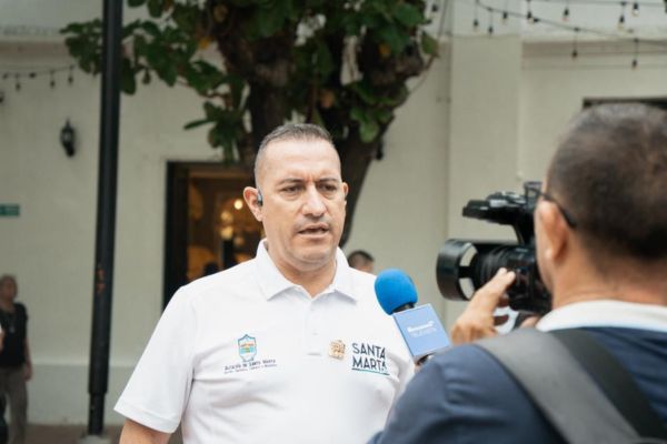 Carlos Bernal, secretario de Seguridad y Convivencia, dando el reporte de seguridad duran la noche de Navidad. Foto secretaría de Seguridad 