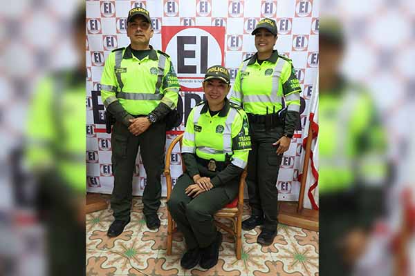 Mayor Gloria Milena Calvo, jefa de la Seccional de Tránsito y Transporte del Magdalena, en compañía de los Intendentes Stefanía Peña y Luis Gamboa en la sala de tertulias ‘Pepe Vives De Andréis’ de EL INFORMADOR. Foto derechos reservados EL INFORMADOR 