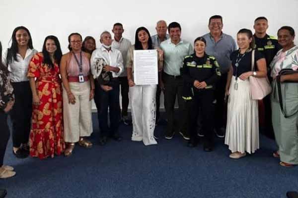 Autoridades distritales y representantes de la sociedad civil durante la instalación de la Mesa Funcional para la Transversalización del Enfoque de Género en Santa Marta. Foto Alcaldía 