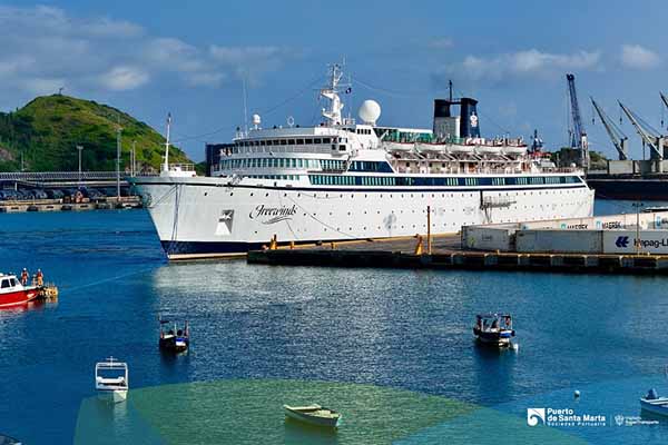 El crecimiento en la llegada de cruceros y la inversión en infraestructura portuaria consolidan a Santa Marta como un destino turístico estratégico en el Caribe colombiano. Foto puerto de Santa Marta 