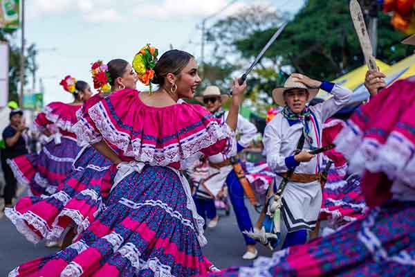 Comparsa danzando en el desfile del 20 de enero en Sincelejo. Foto Alcaldía de Sincelejo 
