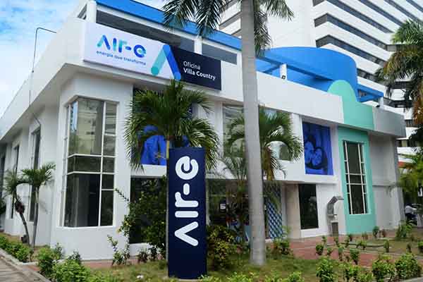 Exterior de las oficinas de Air-e, ubicadas en una zona de la región Caribe. Foto Air-e 