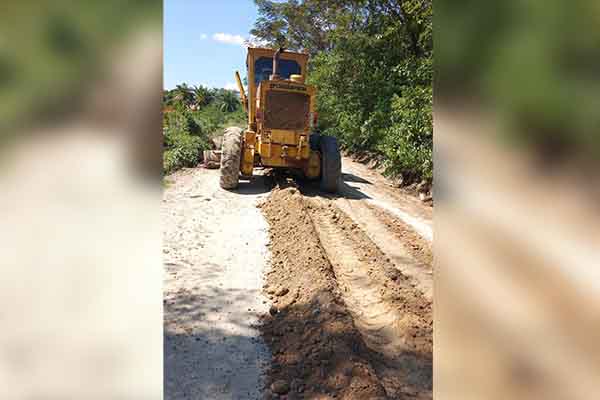 Obras de mejoramiento vial entre los sectores de Chirripío y El Breque en el municipio de El Retén. Foto Redes sociales 