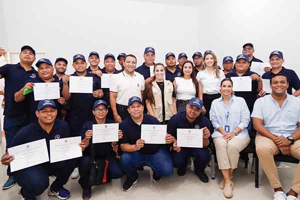 Esta certificación se enmarca en el Plan de Desarrollo Distrital “Santa Marta 500 +”, que prioriza la dignificación del trabajo, la mejora continua del servicio público y el fortalecimiento de la movilidad urbana. Foto secretaria de Movilidad 