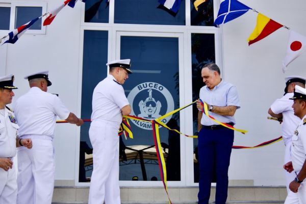 Carlos Pinedo, Alcalde de Santa Marta, Autoridades civiles y militares durante el acto de inauguración de la Estación de Buceo y Salvamento en Santa Marta. Foto Alcaldia 
