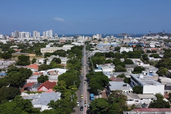 La Alcaldía de Santa Marta y el Grupo Faro Educativo articulan esfuerzos para ofrecer 2.000 becas que permitan a los samarios prepararse para el concurso de méritos de la DIAN. Foto alcaldía 