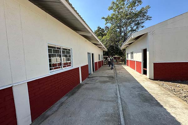 Nuevos bloques de aulas escolares en el IED Guillermo Álvarez en el corregimiento de Guamachito, Zona Bananera. Foto Drummond Ltd 