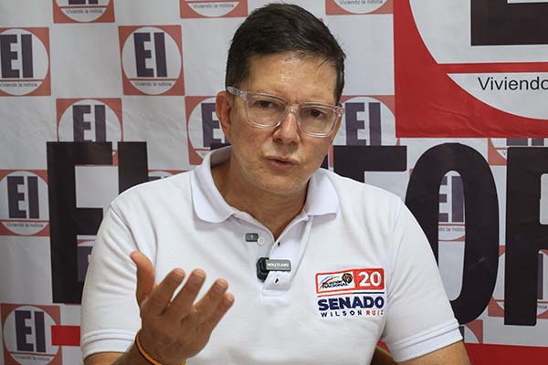 Wilson Ruiz, candidato al Senado de la República, en la Sala de Tertulias “Pepe Vives De Andréis” de EL INFORMADOR. Foto derechos reservados EL INFORMADOR 