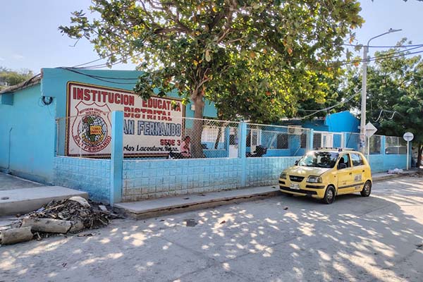 Actualmente, el agua que utiliza la institución es suministrada mediante carrotanques, con los cuales se llena la alberca del colegio. Foto derechos reservados EL INFORMADOR 