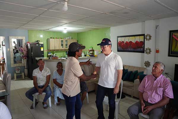 Ricardo Díazgranados, candidato al Senado, dialoga con líderes de Chibolo, consolidando alianzas para un Magdalena fuerte. MIRA la cara de GALÁN y marca el número 11. (Cortesía R.D.) Ricardo Díazgranados, candidato al Senado, dialoga con líderes de Chibolo, consolidando alianzas para un Magdalena fuerte. MIRA la cara de GALÁN y marca el número 11. (Cortesía R.D.)