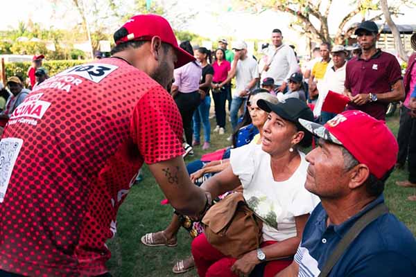 La comunidad de El Cedro, en El Banco, expresaron su respaldo a la candidatura de Pablo Acuña a la Cámara L-103. (Cortesía de la campaña de Acuña)