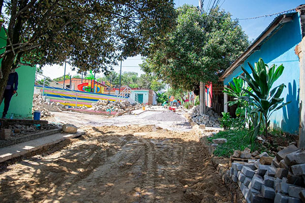 Trabajos de pavimentación en el barrio 20 de Mayo en Ariguaní, Magdalena. Foto Alcaldía de Ariguaní 
