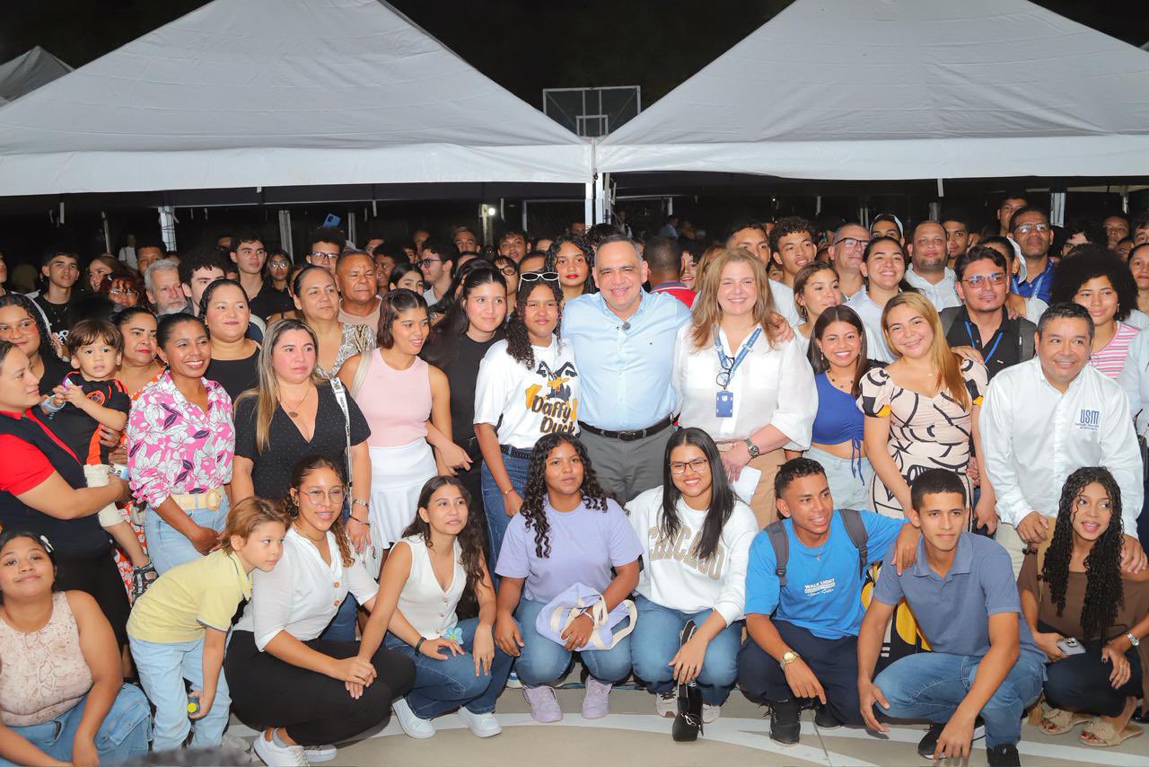 Carlos Pinedo Cuello, Alcalde de Santa Marta acompañó el acto de bienvenida nuevos estudiantes de la USM. Foto Alcaldía 