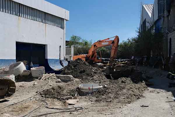 Las excavaciones permitieron intervenir un colector principal de 42 pulgadas y mejorar la conducción de aguas residuales hacia la EBAR Norte, optimizando la operación del sistema. Foto Alcaldía 