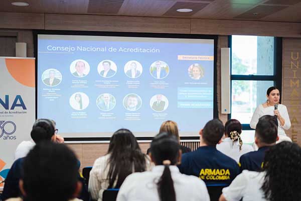 : La doctora Adriana Reyes Gamboa, coordinadora del Consejo Nacional de Acreditación, en la instalación y presentación general de la agenda del encuentro. Foto Unimagdalena.