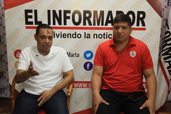 El senador Carlos Mario Farelo en la Sala de Tertulia ‘Pepe Vives De Andréis’, junto con el periodista, Luis Saumeth,. Foto derechos reservados EL INFORMADOR 